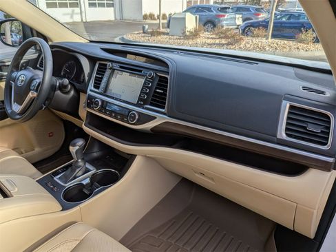 Used 2016 Toyota Highlander Limited image 42