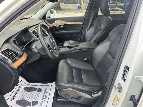 Certified 2022 Volvo XC90 T6 Momentum w/ Climate Package image 17