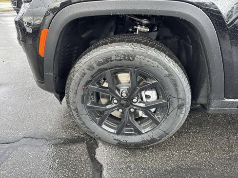 New 2025 Jeep Grand Cherokee L Altitude image 16