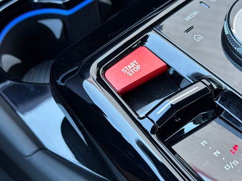 Used 2025 BMW M5 w/ Carbon Package image 25