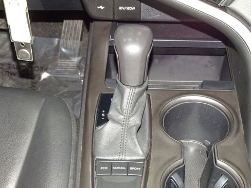 Used 2023 Toyota Camry SE image 38