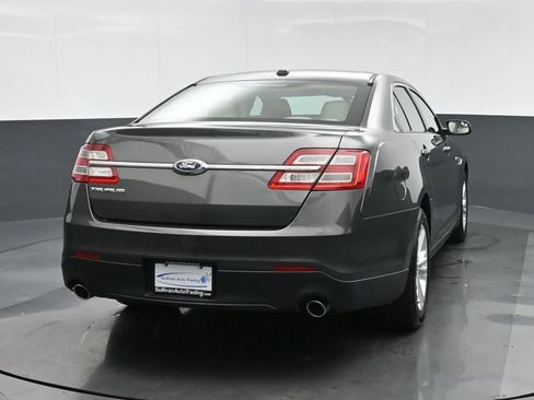 Used 2017 Ford Taurus SE FWD image 6