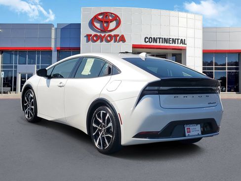 Certified 2024 Toyota Prius Prime FWD image 4