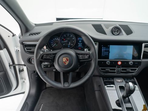 Certified 2026 Porsche Macan AWD/4WD image 29