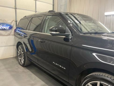 Used 2025 Ford Expedition Platinum w/ Platinum Ultimate Package AWD/4WD image 4