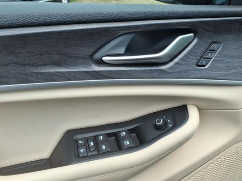 Used 2023 Jeep Grand Cherokee L Limited RWD image 16