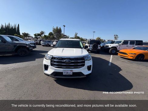 Used 2025 Ford Explorer Active w/ Active Comfort Package RWD image 9