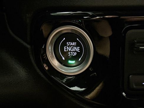 Used 2025 GMC Sierra 2500 SLT w/ SLT Premium Package image 13