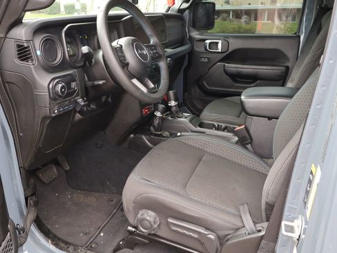 Used 2024 Jeep Wrangler Unlimited Rubicon 4xe image 4