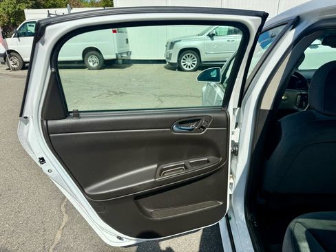 Used 2014 Chevrolet Impala LT w/ LT Sunroof Package image 17