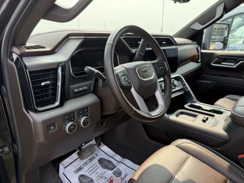 Used 2025 GMC Sierra 2500 Denali w/ Denali Reserve Package AWD/4WD image 8