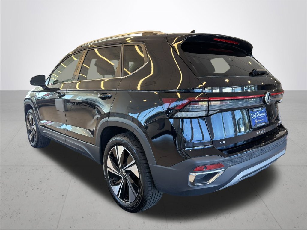 Used 2025 Volkswagen Taos SE AWD/4WD image 10