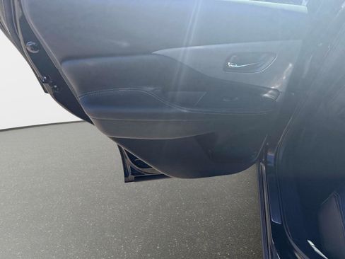 Used 2022 Nissan Murano SV w/ SV Midnight Edition Package image 11