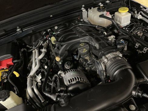 Used 2023 Jeep Gladiator Sport image 22