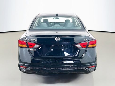 Used 2024 Nissan Altima 2.5 SV image 6