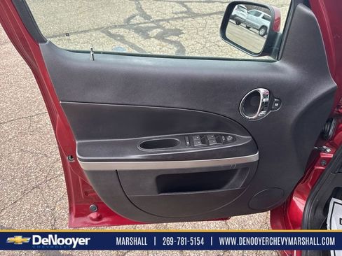 Used 2009 Chevrolet HHR LT image 13