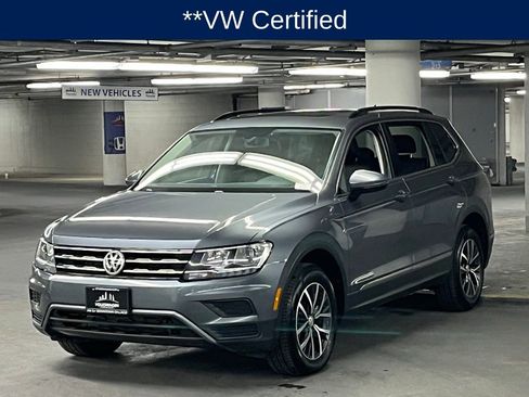 Used 2020 Volkswagen Tiguan SE w/ Panoramic Sunroof Package image 3