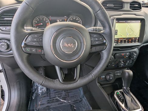 Certified 2022 Jeep Renegade Altitude w/ Convenience Group image 19