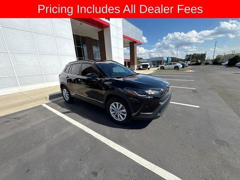 Used 2025 Toyota Corolla Cross LE FWD image 4