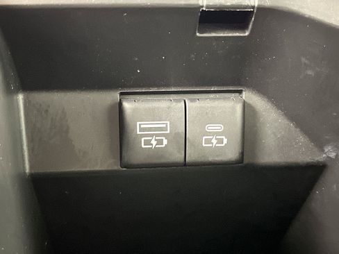 Used 2021 Toyota Camry SE w/ Convenience Package FWD image 21