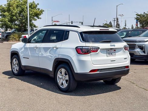 Used 2022 Jeep Compass Latitude FWD image 2