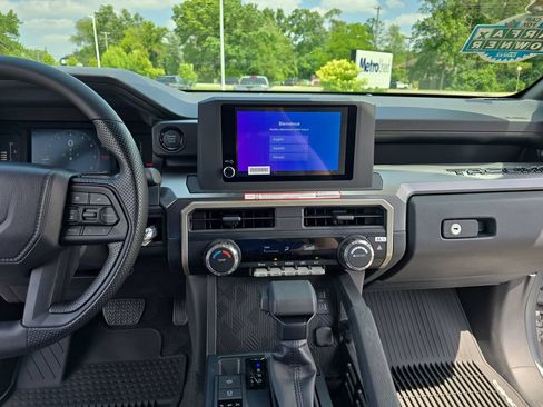 Used 2026 Toyota Tacoma SR5 AWD/4WD image 22