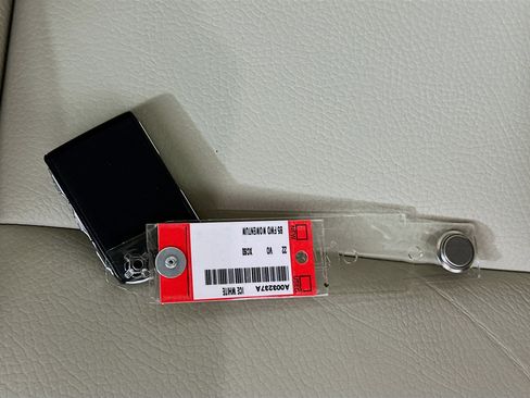 Used 2022 Volvo XC60 B5 Momentum image 32