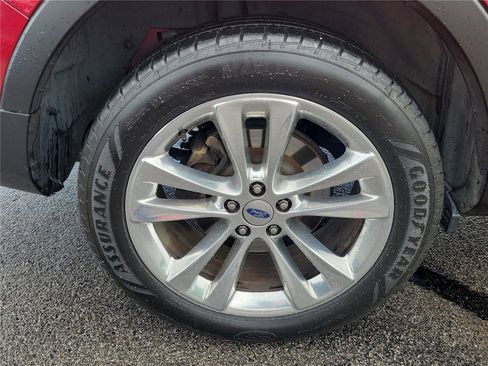 Used 2019 Ford Explorer XLT w/ Equipment Group 202A AWD/4WD image 5