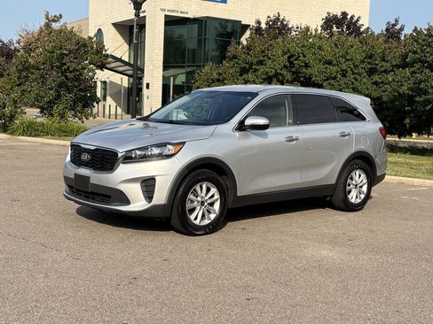 Used 2020 Kia Sorento L FWD image 2