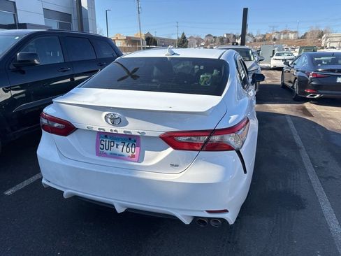 Used 2018 Toyota Camry SE w/ Moonroof Package image 11