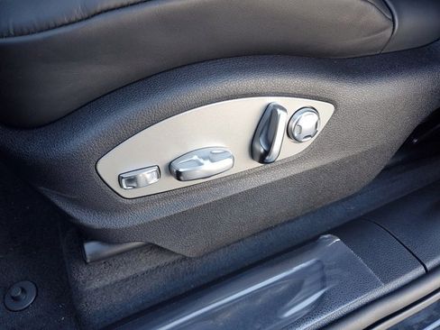 Used 2025 Porsche Macan image 23