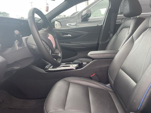 Used 2024 Buick Envista Sport Touring w/ Convenience I Package FWD image 9