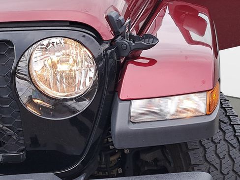 Used 2022 Jeep Gladiator Overland AWD/4WD image 24