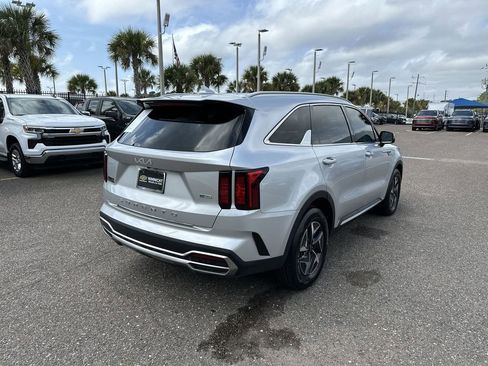Used 2022 Kia Sorento EX image 16