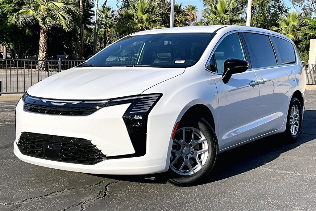 New 2027 Chrysler Pacifica Select FWD image 2