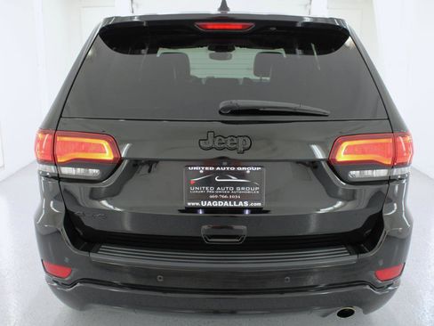 Used 2019 Jeep Grand Cherokee Altitude AWD/4WD image 8