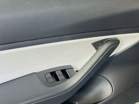 Used 2019 Tesla Model 3 Mid Range RWD image 18