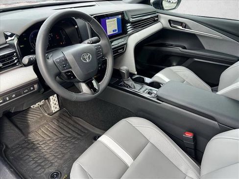 Certified 2025 Toyota Camry SE image 9