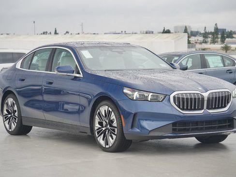 Used 2026 BMW 530i RWD image 3