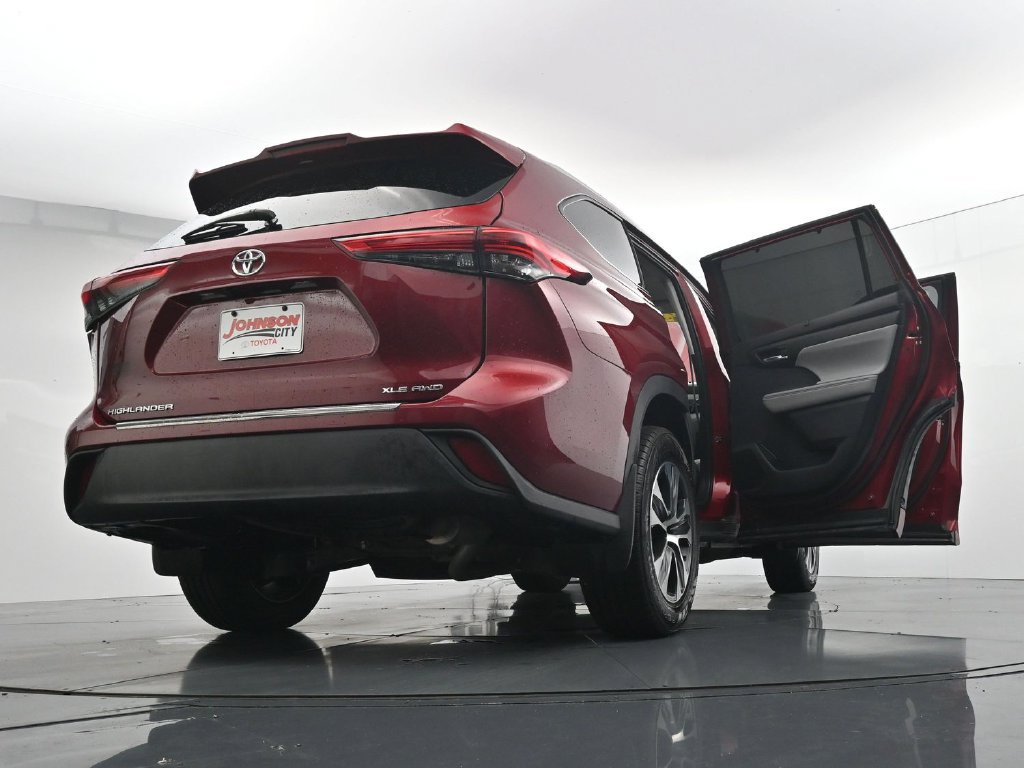 Used 2023 Toyota Highlander XLE AWD/4WD image 44