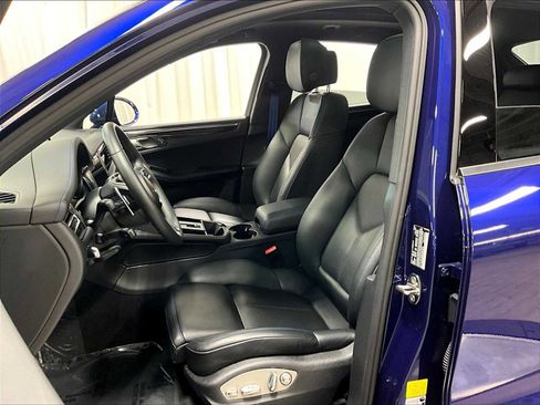Used 2025 Porsche Macan image 7