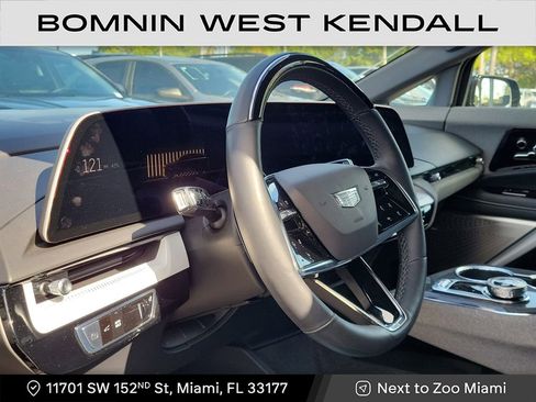 Used 2025 Cadillac Optiq Luxury 1 image 8