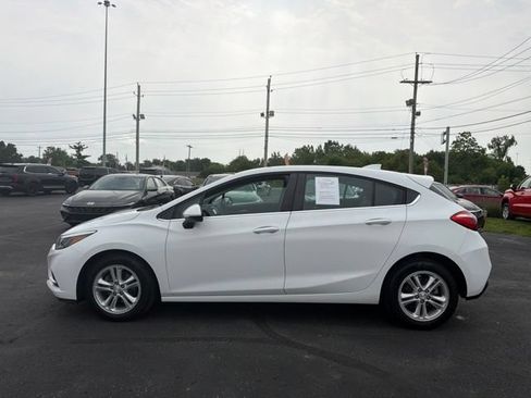 Used 2018 Chevrolet Cruze LT w/ Convenience Package FWD image 4