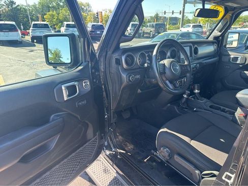 Used 2022 Jeep Wrangler Unlimited Sport AWD/4WD image 17
