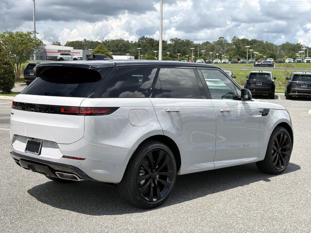 New 2026 Land Rover Range Rover Sport Dynamic SE AWD/4WD image 5