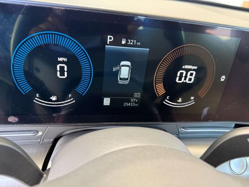 Used 2025 Hyundai Kona SEL image 40