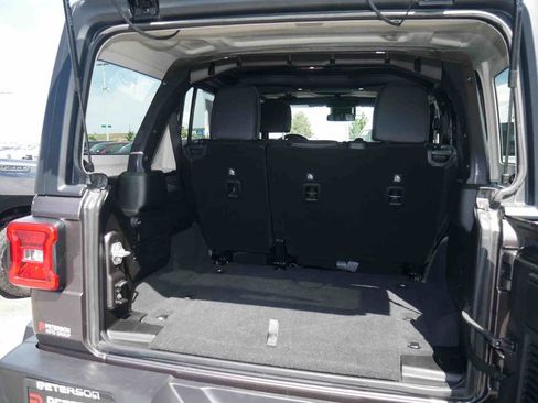 Used 2025 Jeep Wrangler Unlimited Rubicon AWD/4WD image 9