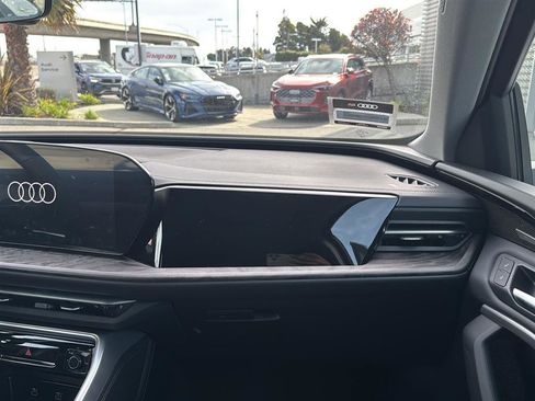 Used 2025 Audi Q5 Premium Plus w/ Premium Plus image 11