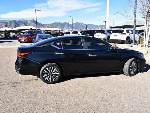 Used 2024 Nissan Altima 2.5 SV w/ SV Premium Package image 10