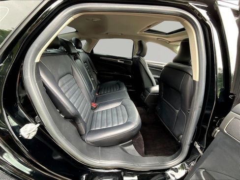 Used 2017 Ford Fusion SE w/ Fusion SE Technology Package FWD image 25